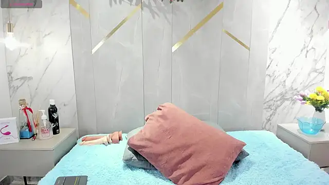 IsisNoir online show from 4, 4, 2026