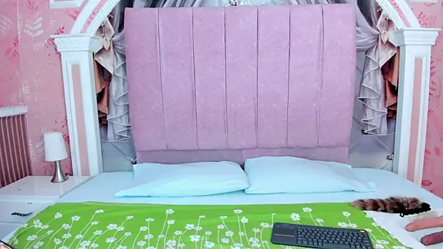 Snapshot of mishell_lovely chatting on 12, 11, 2025 mishell lovely online show from 12, 11, 2025