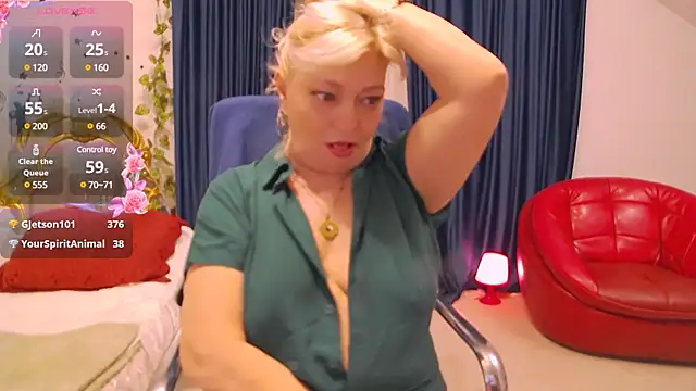 Snapshot of HypnotikCate chatting on 20, 2, 2025 HypnotikCate online show from 20, 2, 2025