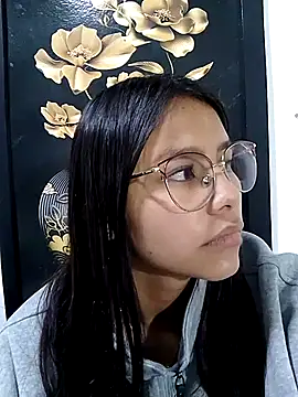 Snapshot of SofieLove_01 chatting on 17, 12, 2025 SofieLove 01 online show from 17, 12, 2025