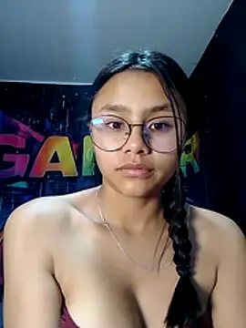 SofieLove 01 online show from 18, 4, 2026