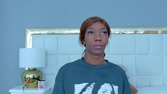 MadeleineHocker online show from 4, 10, 2025