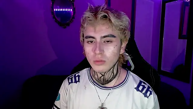 Snapshot of DanteObscuro chatting on 16, 11, 2025 DanteObscuro online show from 16, 11, 2025