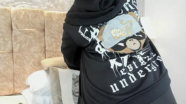 leilapons online show from 10, 10, 2025