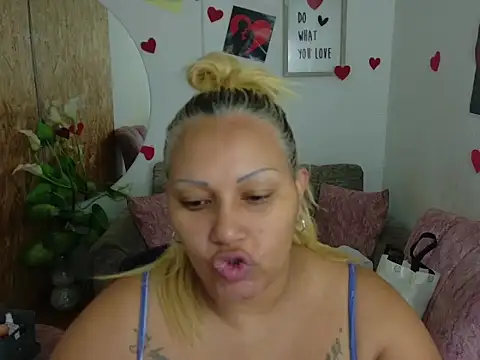 Snapshot of laleska_montenegro chatting on 3, 2, 2026 laleska montenegro online show from 3, 2, 2026