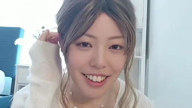 Nana with online show from 23, 4, 2026