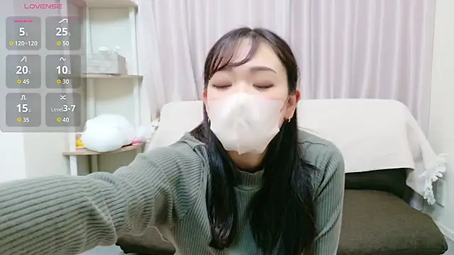 Snapshot of yuu-chan_ chatting on 28, 11, 2025 yuu-chan online show from 28, 11, 2025