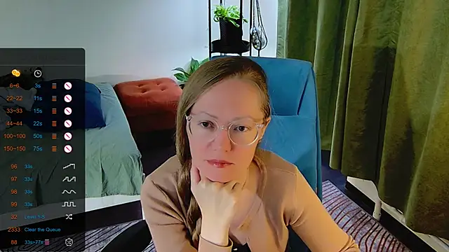 Snapshot of _Goldilocks_ chatting on 11, 9, 2025  Goldilocks  online show from 11, 9, 2025
