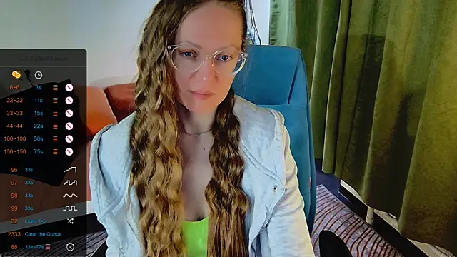 Snapshot of _Goldilocks_ chatting on 13, 9, 2025  Goldilocks  online show from 13, 9, 2025