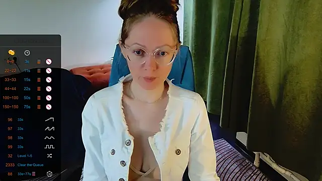 Snapshot of _Goldilocks_ chatting on 15, 9, 2025  Goldilocks  online show from 15, 9, 2025