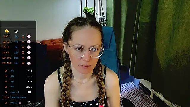 Snapshot of _Goldilocks_ chatting on 16, 9, 2025  Goldilocks  online show from 16, 9, 2025