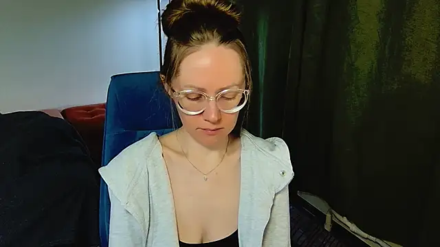 Snapshot of _Goldilocks_ chatting on 27, 9, 2025  Goldilocks  online show from 27, 9, 2025