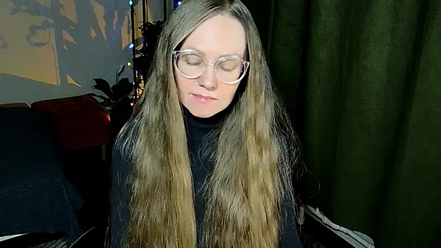 Snapshot of _Goldilocks_ chatting on 1, 10, 2025  Goldilocks  online show from 1, 10, 2025