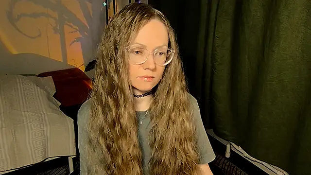 Snapshot of _Goldilocks_ chatting on 8, 10, 2025  Goldilocks  online show from 8, 10, 2025