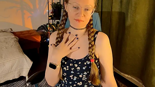Snapshot of _Goldilocks_ chatting on 13, 10, 2025  Goldilocks  online show from 13, 10, 2025