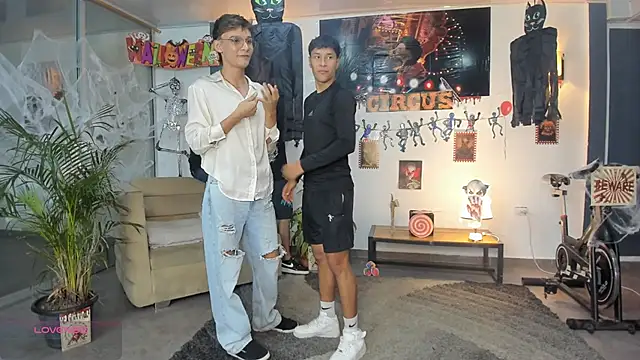 Bisexlifehot   online show from 24, 10, 2025