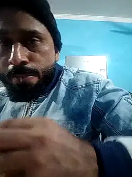 Snapshot of amitkumarkangra chatting on 2, 12, 2025 amitkumarkangra online show from 2, 12, 2025