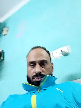 Snapshot of amitkumarkangra chatting on 15, 12, 2025 amitkumarkangra online show from 15, 12, 2025