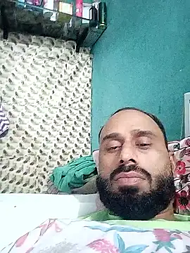 Snapshot of amitkumarkangra chatting on 18, 12, 2025 amitkumarkangra online show from 18, 12, 2025