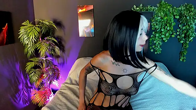 Snapshot of Evelyn_Russoo chatting on 24, 9, 2025 Evelyn Russoo online show from 24, 9, 2025