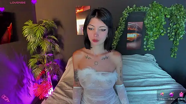 Snapshot of Evelyn_Russoo chatting on 18, 10, 2025 Evelyn Russoo online show from 18, 10, 2025