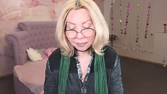 Wendy Waves online show from 4, 10, 2025