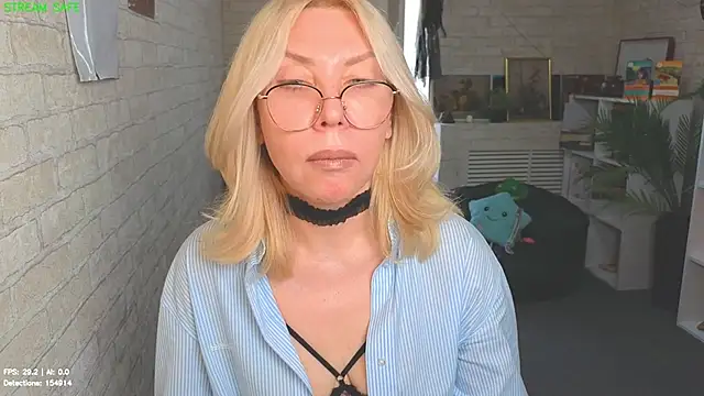 Snapshot of Wendy_Waves chatting on 9, 7, 2026 Wendy Waves online show from 9, 7, 2026