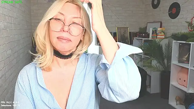 Snapshot of Wendy_Waves chatting on 24, 7, 2026 Wendy Waves online show from 24, 7, 2026
