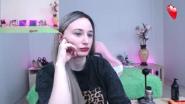 Snapshot of AliceMooreXO chatting on 25, 9, 2025 AliceMooreXO online show from 25, 9, 2025