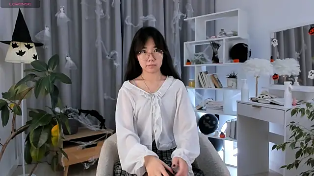 Snapshot of UdelaDodson chatting on 3, 11, 2025 UdelaDodson online show from 3, 11, 2025