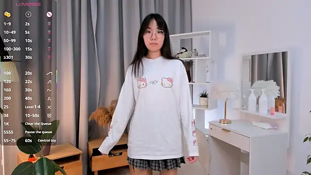 Snapshot of UdelaDodson chatting on 14, 11, 2025 UdelaDodson online show from 14, 11, 2025