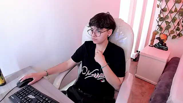 Nathaly ds online show from 13, 12, 2025