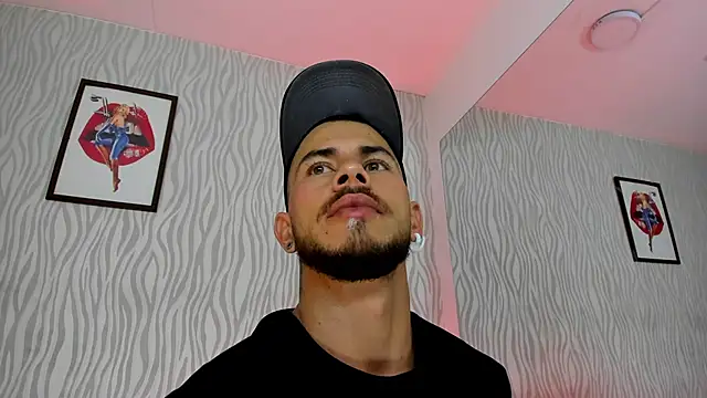 Snapshot of dylan_jacobx chatting on 14, 11, 2025 dylan jacobx online show from 14, 11, 2025