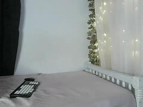 Snapshot of lishainparis18 chatting on 27, 9, 2025 lishainparis18 online show from 27, 9, 2025