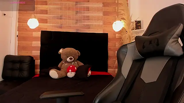 Snapshot of Emily_brown04 chatting on 4, 11, 2025 Emily brown04 online show from 4, 11, 2025