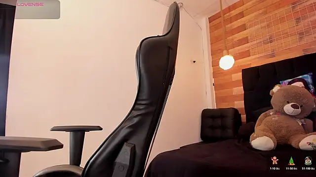 Snapshot of Emily_brown04 chatting on 11, 11, 2025 Emily brown04 online show from 11, 11, 2025