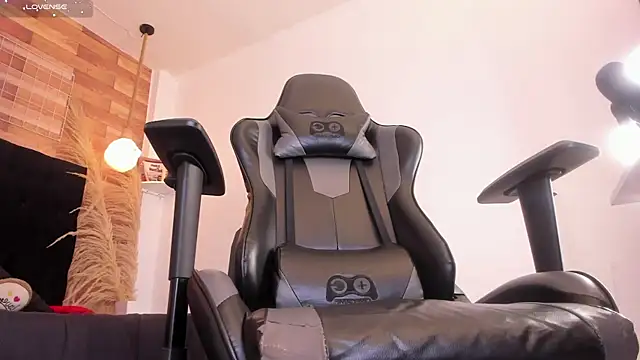 Snapshot of Emily_brown04 chatting on 15, 12, 2025 Emily brown04 online show from 15, 12, 2025