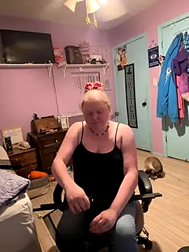 Snapshot of KadiSparkle chatting on 4, 11, 2025 KadiSparkle online show from 4, 11, 2025