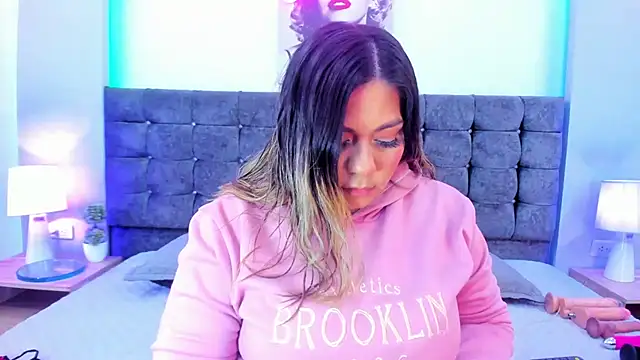 isabella horney  online show from 17, 12, 2025