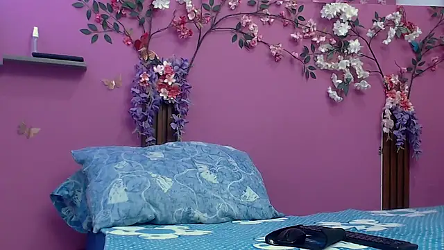 skinnybarbie022 online show from 18, 12, 2025