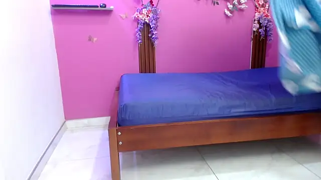 skinnybarbie022 online show from 10, 4, 2026