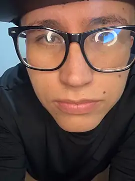 Snapshot of Kurtxxx22 chatting on 6, 11, 2025 Kurtxxx22 online show from 6, 11, 2025