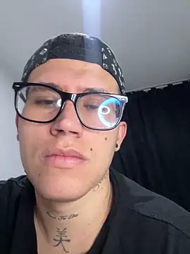 Snapshot of Kurtxxx22 chatting on 9, 11, 2025 Kurtxxx22 online show from 9, 11, 2025