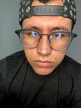 Snapshot of Kurtxxx22 chatting on 14, 11, 2025 Kurtxxx22 online show from 14, 11, 2025