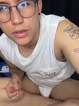 Snapshot of Kurtxxx22 chatting on 24, 11, 2025 Kurtxxx22 online show from 24, 11, 2025