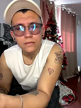 Snapshot of Kurtxxx22 chatting on 1, 12, 2025 Kurtxxx22 online show from 1, 12, 2025