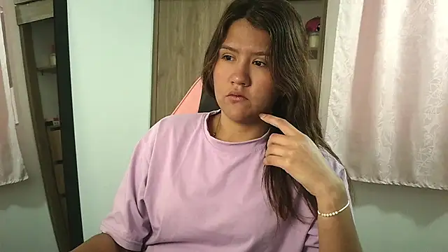 Oliviawatson1 online show from 2, 10, 2025