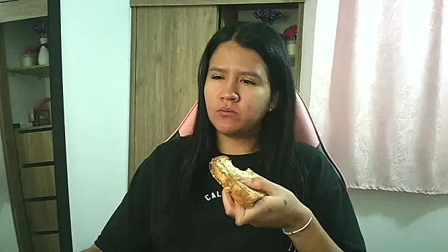 Oliviawatson1 online show from 20, 11, 2025