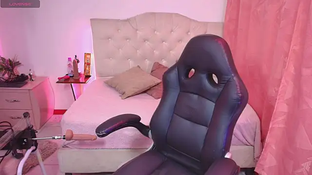 Snapshot of lailahdark chatting on 7, 11, 2025 lailahdark online show from 7, 11, 2025