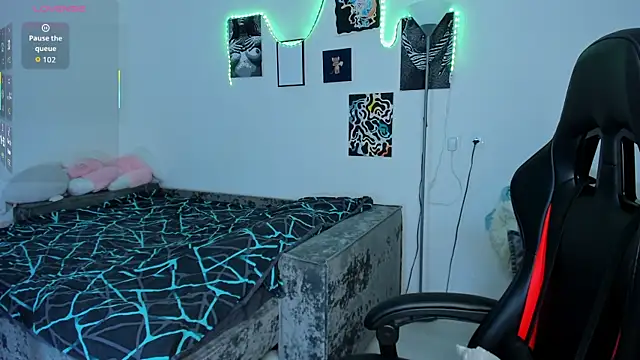 cute little ass online show from 3, 10, 2025